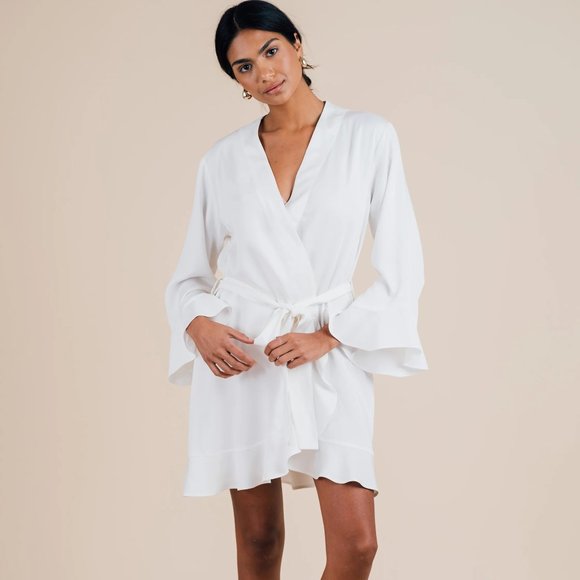NEW Half Asleep Ruffle Robe in Cloud White - Picture 1 of 5